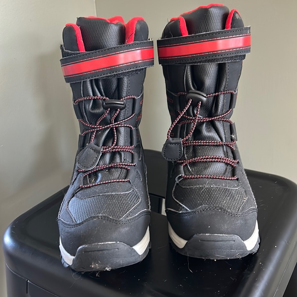 Totes snow boots boys size 5